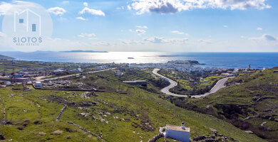 SIOTOS REAL ESTATE Photo 3