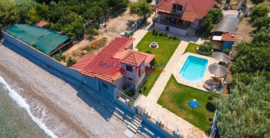  Seaside detached houses with swimming pool