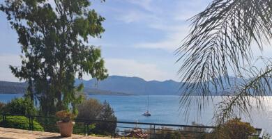 Πολυτελής επιπλωμένη μεζονέτα 380 τ.μ. στον Θεολόγο με πισίνα