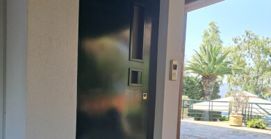 Πολυτελής επιπλωμένη μεζονέτα 380 τ.μ. στον Θεολόγο με πισίνα Φωτογραφία 