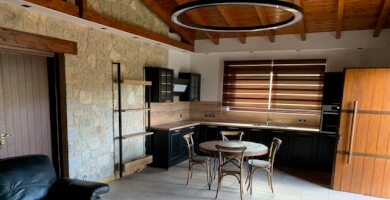 ΜΟΝΟΚΑΤΟΙΚΙΑ ΠΡΟΣ ΠΩΛΗΣΗ ΣΤΟ ΛΙΒΑΔΙ ΠΑΡΝΑΣΣΟΥ Φωτογραφία 