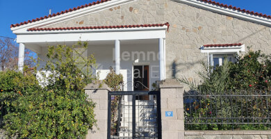 Detached house in Myrina (For sale)