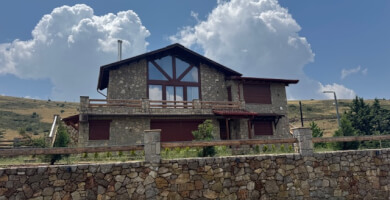 ΜΟΝΟΚΑΤΟΙΚΙΑ ΠΡΟΣ ΠΩΛΗΣΗ ΣΤΟ ΛΙΒΑΔΙ ΠΑΡΝΑΣΣΟΥ