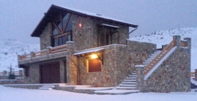 ΜΟΝΟΚΑΤΟΙΚΙΑ ΠΡΟΣ ΠΩΛΗΣΗ ΣΤΟ ΛΙΒΑΔΙ ΠΑΡΝΑΣΣΟΥ Φωτογραφία 