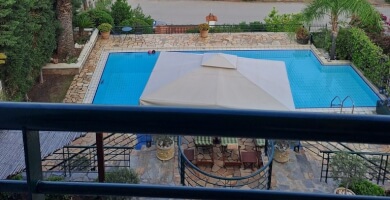 Πολυτελής επιπλωμένη μεζονέτα 380 τ.μ. στον Θεολόγο με πισίνα Φωτογραφία 