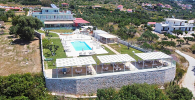 Elegant Minies Hotel & Restaurant: Prime Location & Turnkey Investment