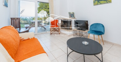 Maisonette with sea view, garden and pool!