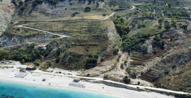 Οικόπεδο με εντυπωσιακή θέα στον Αγκώνα Φωτογραφία 